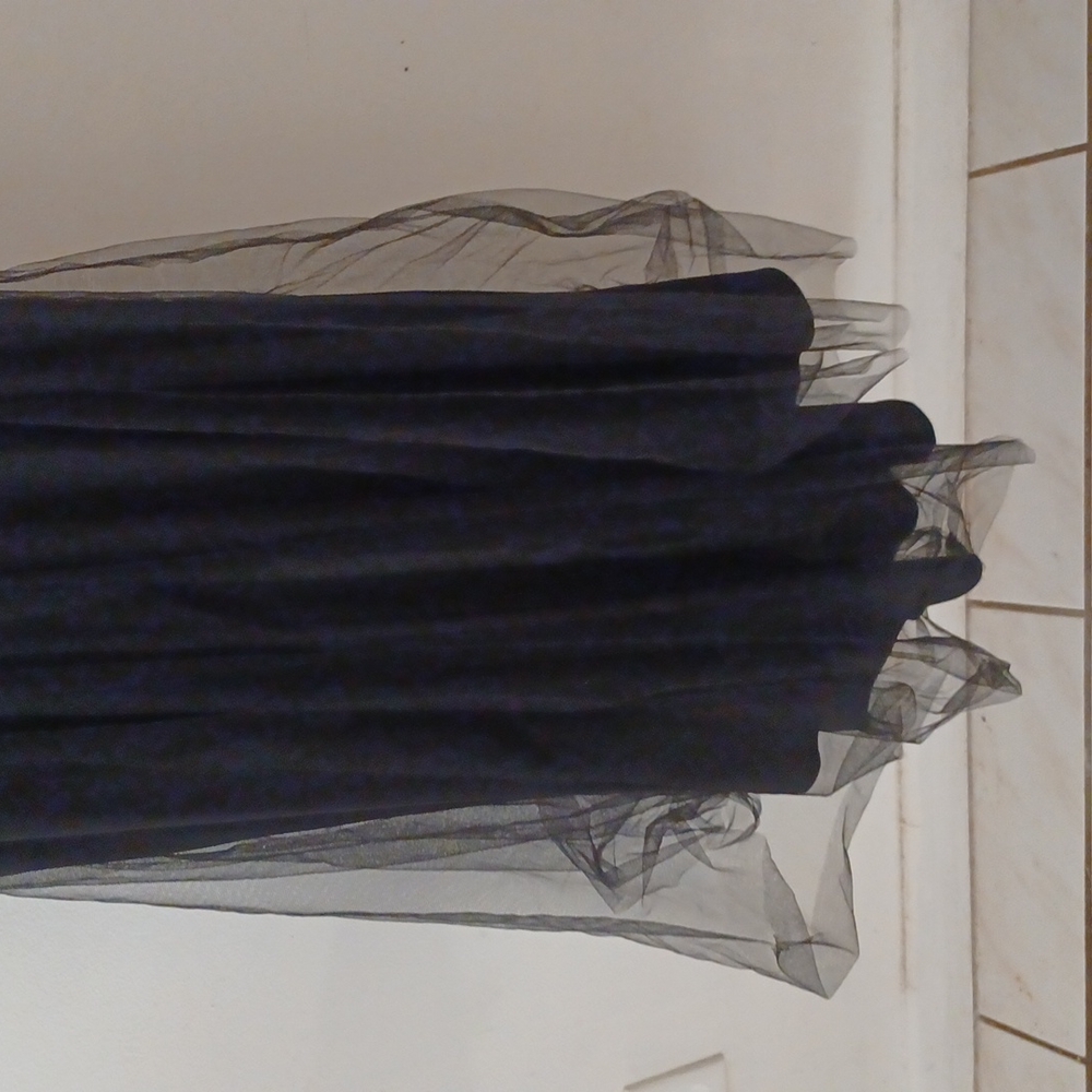 Cache Gown - Picture 15 of 16